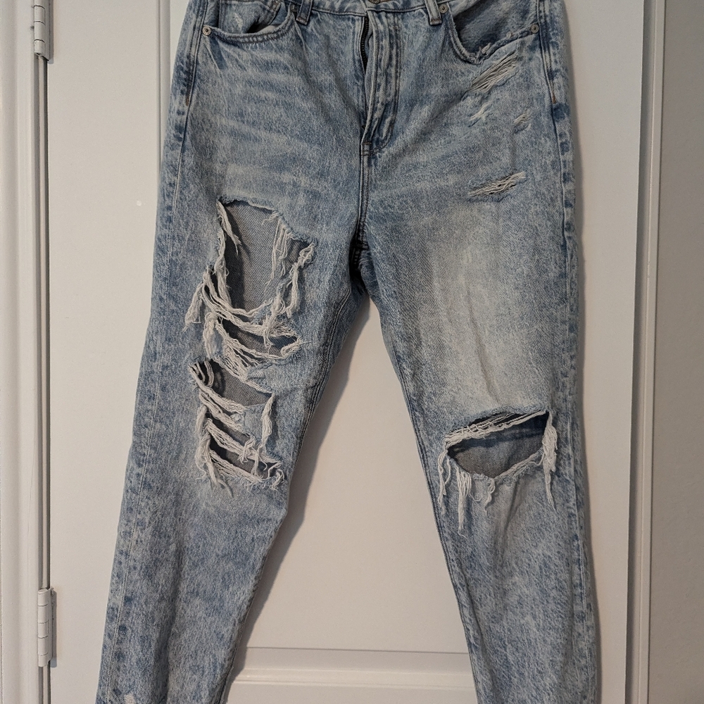 AE Ripped Mom Jean - Picture 14 of 15